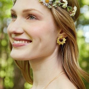 Satya Gold and Diamond Earrings 💫